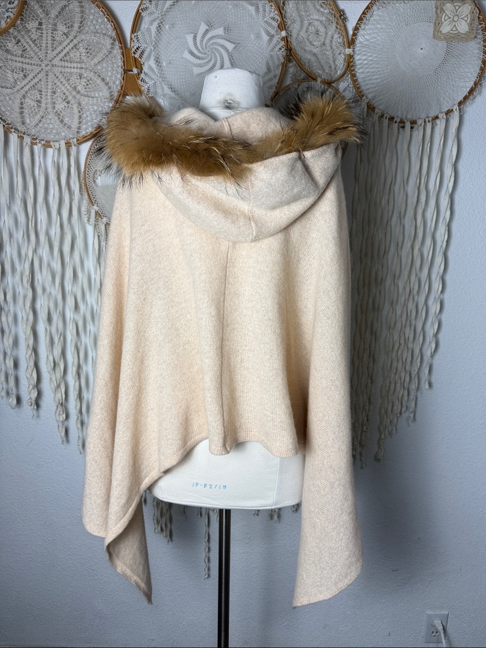 Minnie Rose Cream Cashmere Hooded Poncho with Faux Fur Trim O/S - Picture 4 of 8
